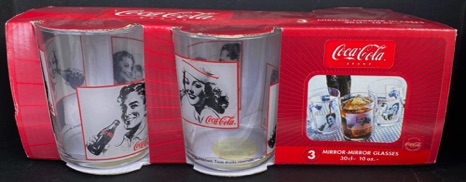 3226-20 € 3,50 coca cola glas afb dam in mat vierkant ( 2x als set van 3 in doos).jpeg